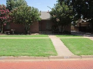 704 Avenue G NW, Childress, TX 79201