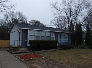1086 W Hile Rd, Norton Shores, MI 49441