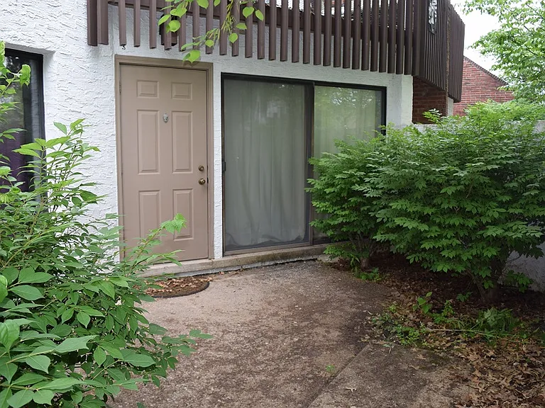801-8 Stratford Dr — Photo 3