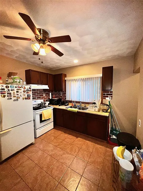 Building Photo - 122 Willis Ave #A
