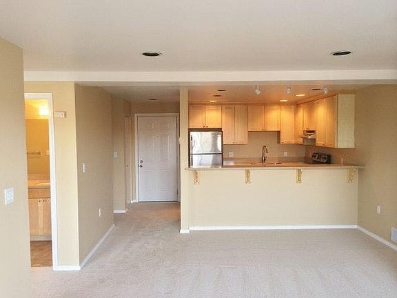 3rd image of 214 W McGraw St APT 203