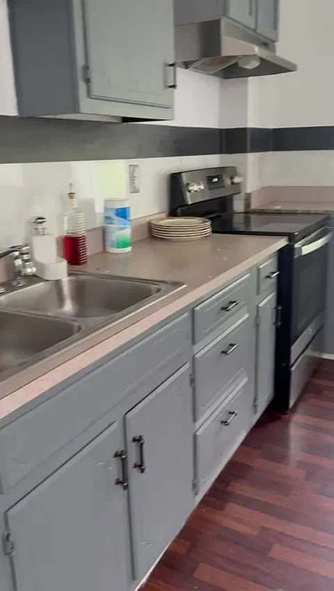 3 bed, 1200 sqft, $1,100 — Photo 4