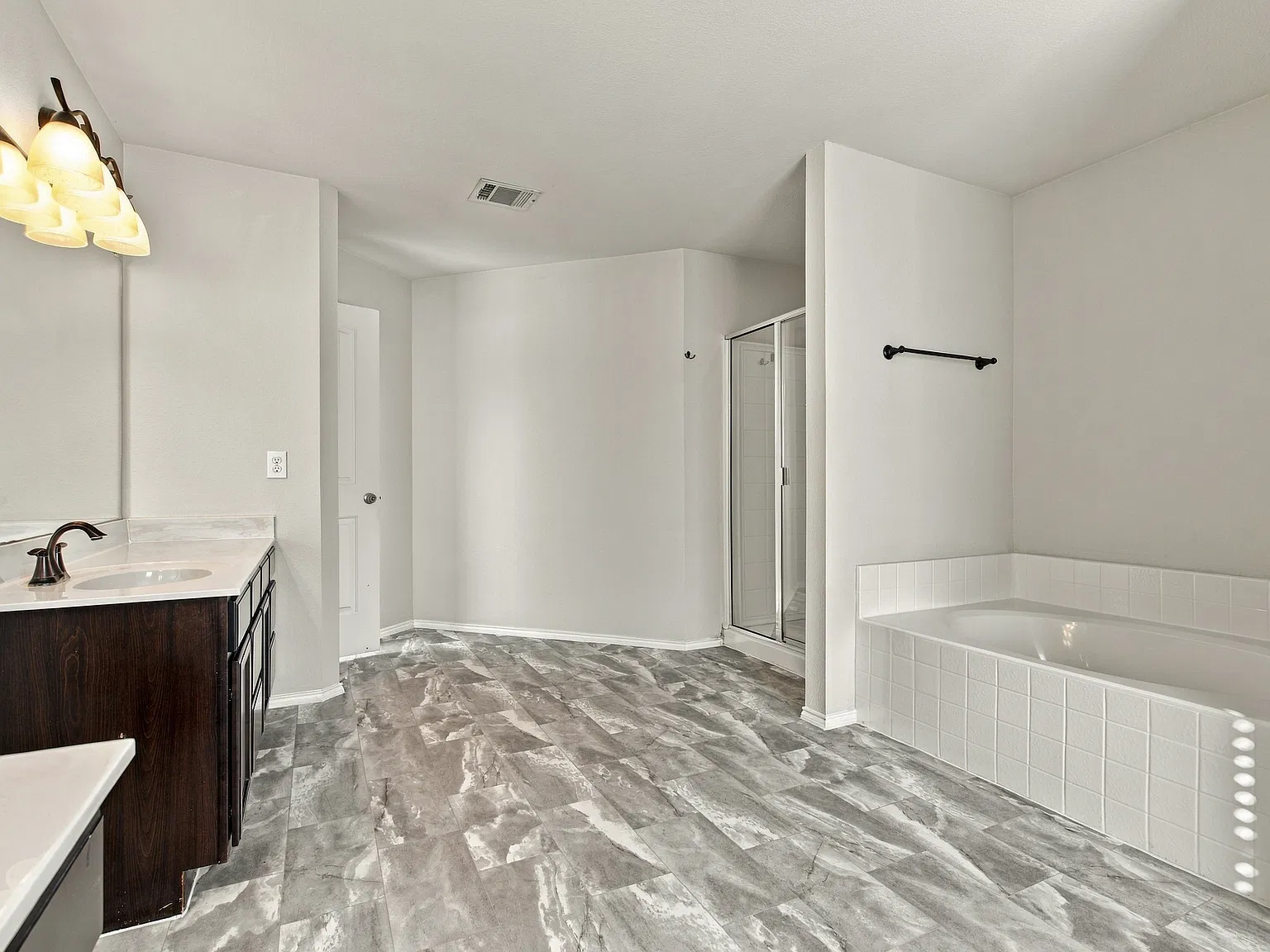 3 bed, 2.5 bath, 2686 sqft, $2,550 — Photo 4