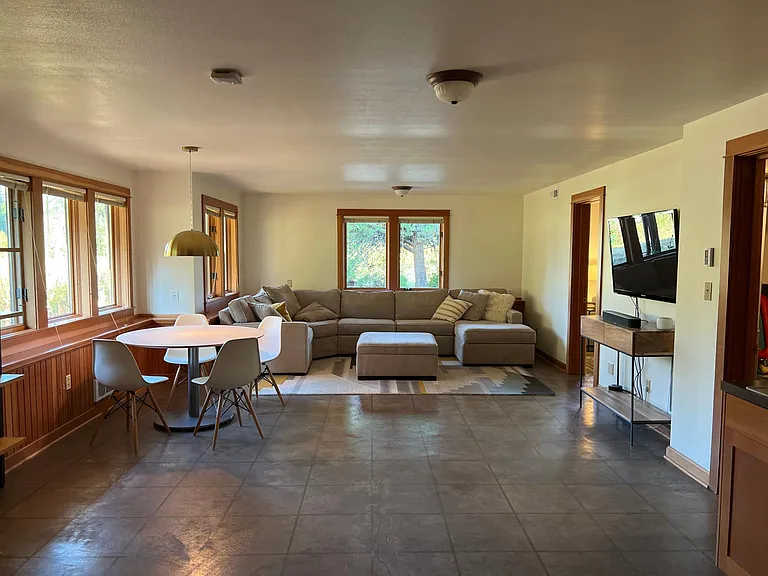 Mountain Meadow Dr — Photo 4
