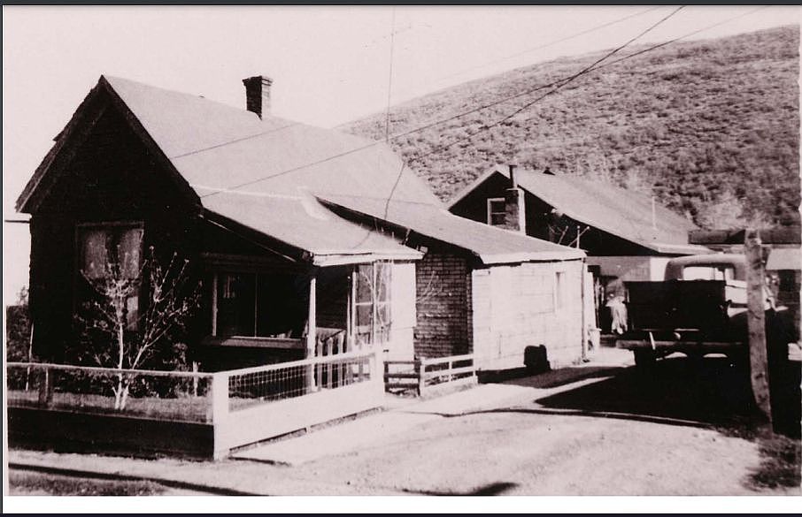 2nd image of 1158 Woodside Ave