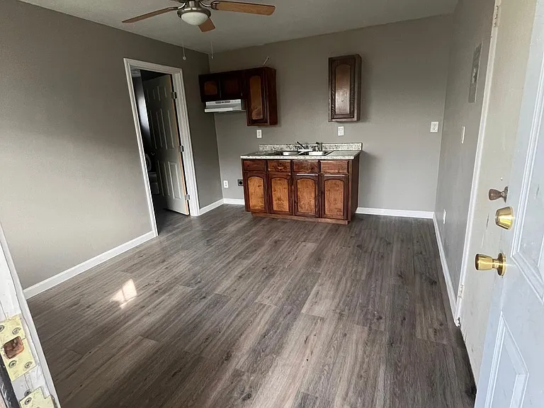 102 S Holland Ave — Photo 37