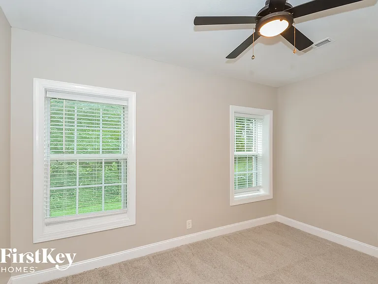 450 Galvin Dr — Photo 13