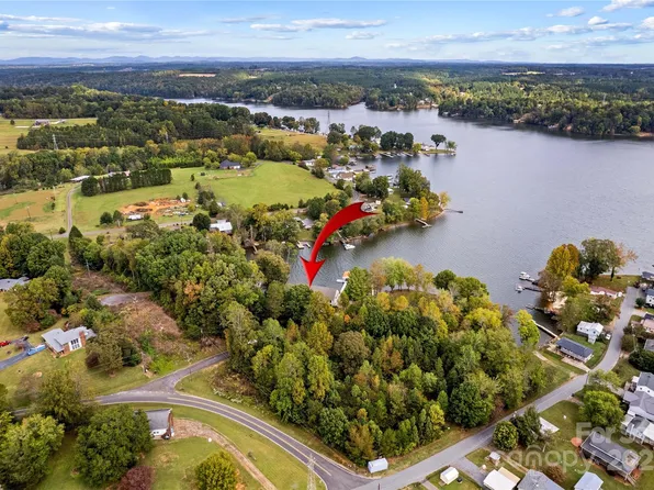 4322 Circle Dr, Claremont, NC 28610