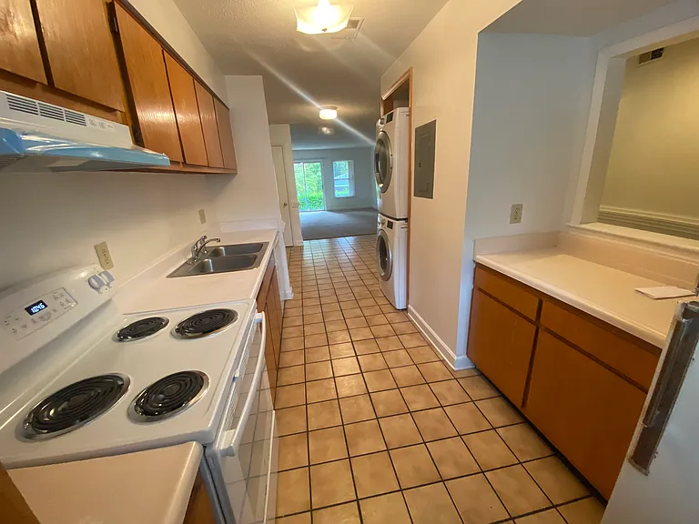 Avery Close Condominiums — Photo 103