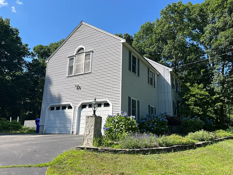 35 Pinewood Rd — Photo 2
