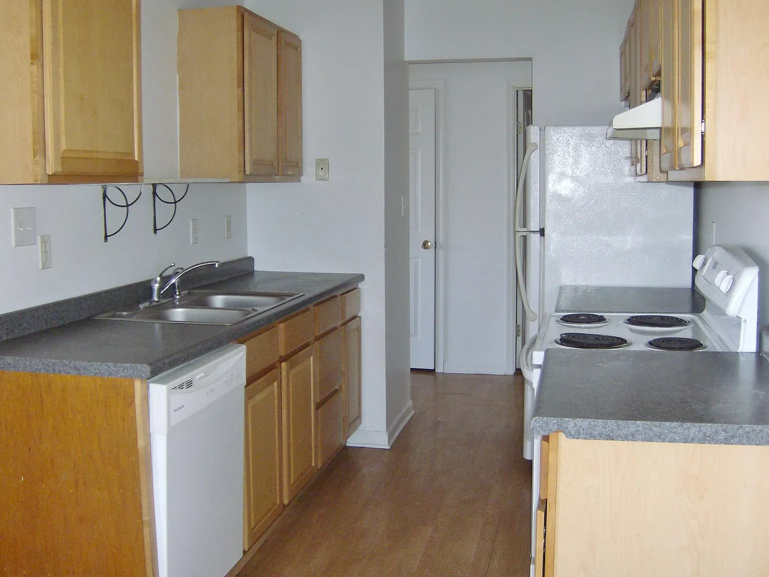 3 bed, 1800 sqft, $1,700 — Photo 3