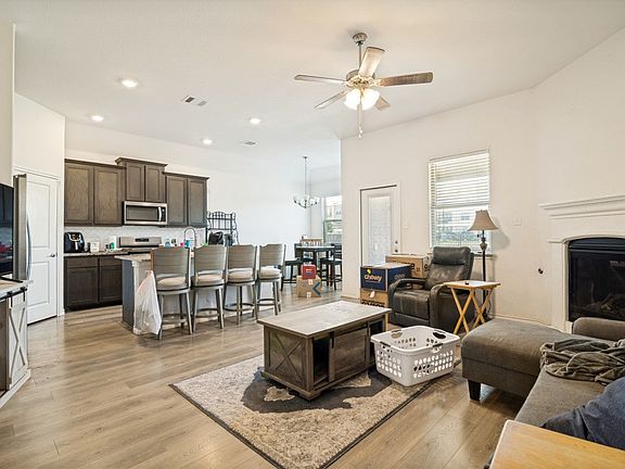 3rd image of 400 Cowboy Way