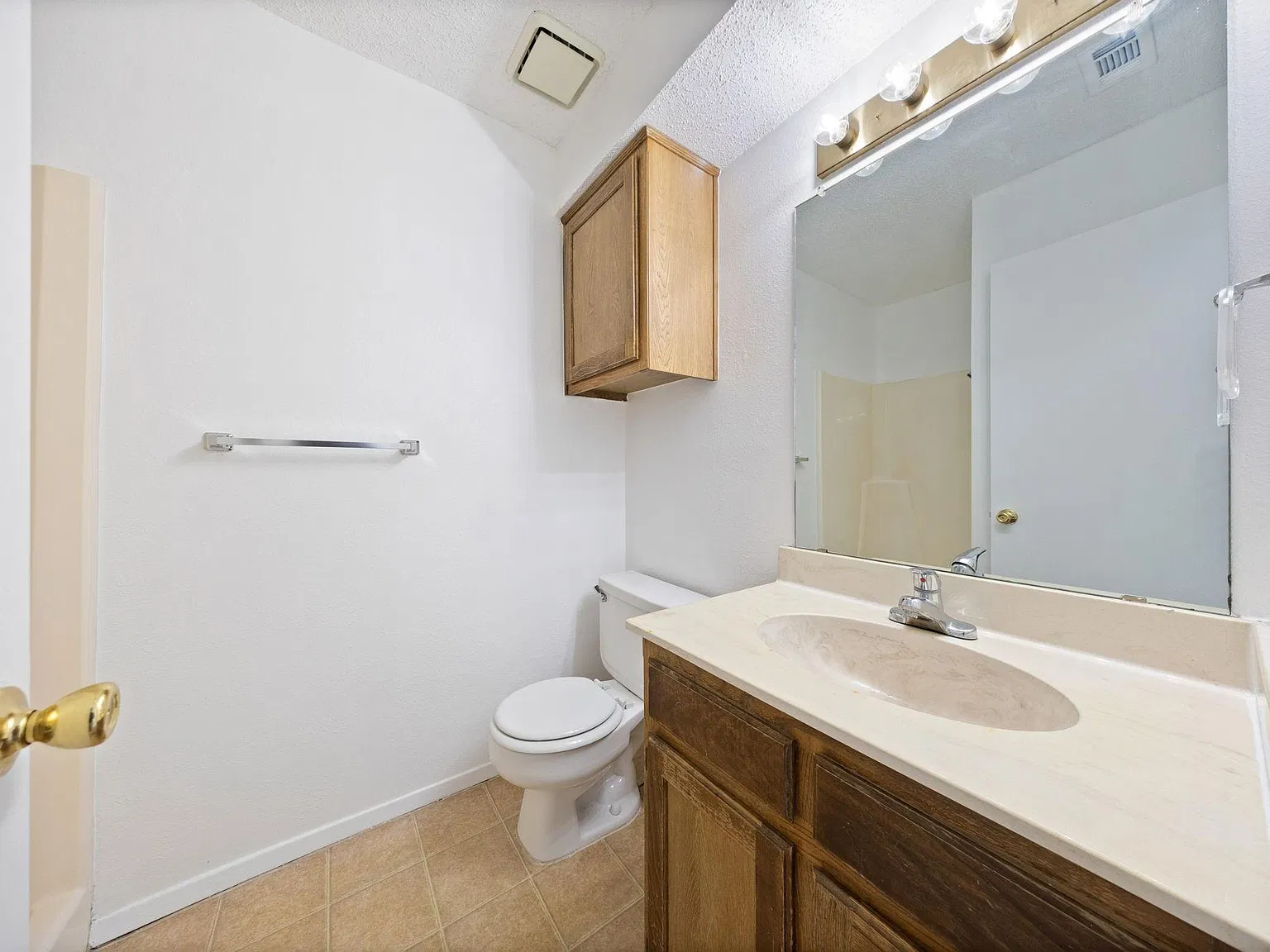 2 bed, 2.5 bath, 1047 sqft, $1,450 — Photo 2