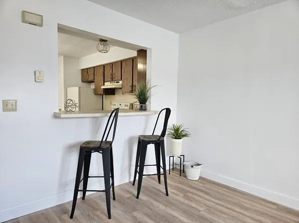 975 Meriden Rd APT 11, Waterbury, CT 06705