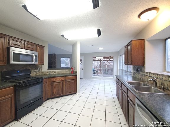 5th image of 9222 BROXTON DR
