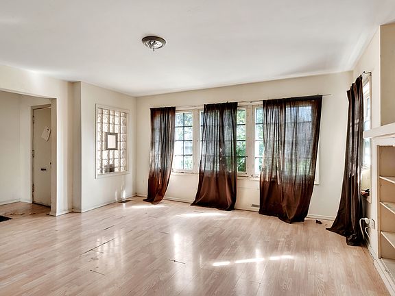 4th image of 7654 S Crandon Ave