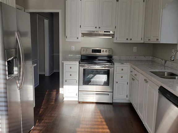 3rd image of 805 W Bramble Oak Dr