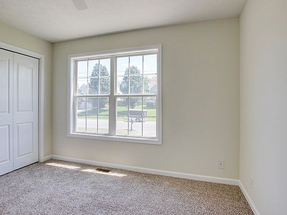 4th image of 93 West Dr