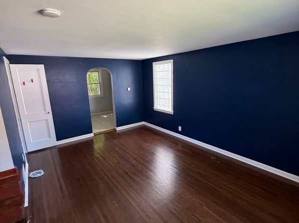 87 Hollywood Ave #2