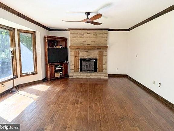 4th image of 1 Filmore Ln