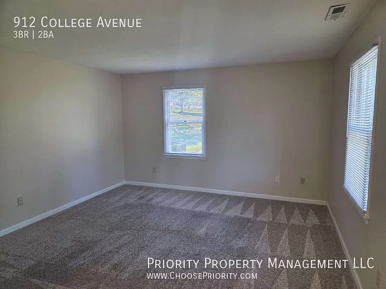 912 College Ave — Photo 6