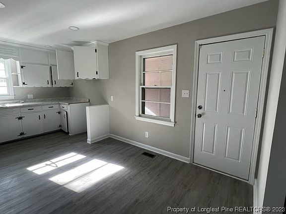 5th image of 843 Hillsboro St