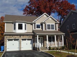 688 New Durham Rd, Metuchen, NJ 08840