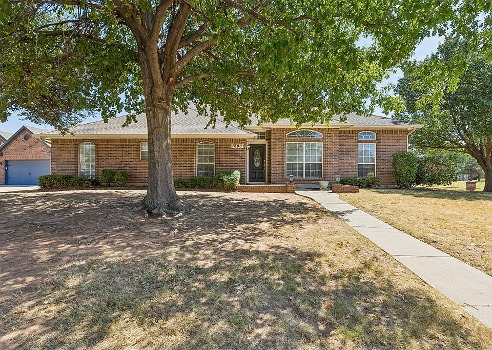 1st image of 1800 Coopers Hawk Ct