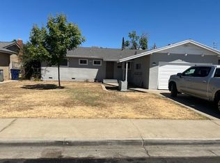 621 W Pat Dr, Clovis, CA 93612
