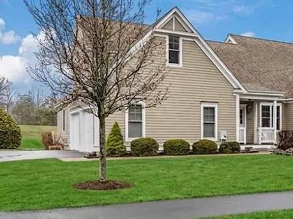 26 Sanctuary Ln #26, Hopkinton, MA 01748