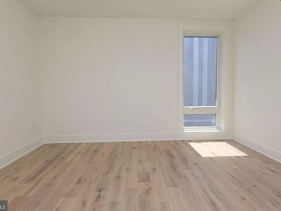 3rd image of 2433 Frankford Ave #1