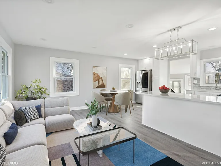 810 S Jackson St — Photo 1