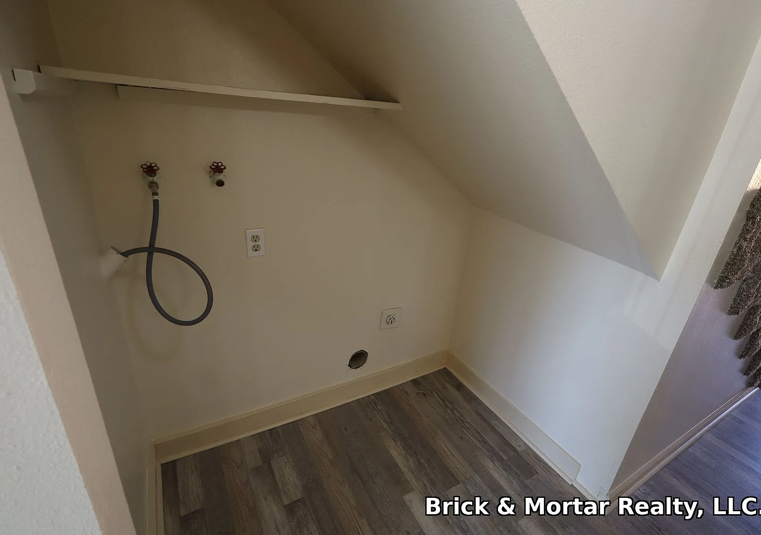00330-Orchard ST Duplex — Photo 4