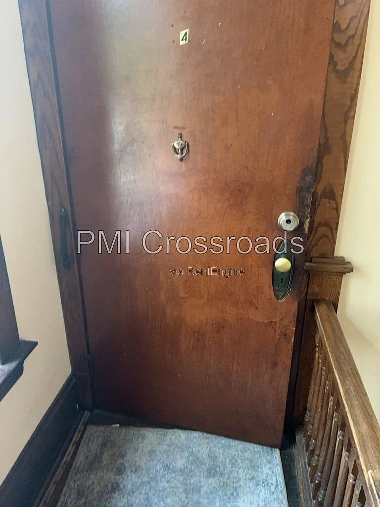 2 bed, 1.0 bath, $1,095 — Photo 1