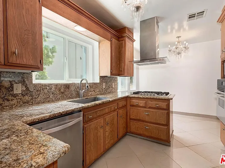 10574 Ashton Ave — Photo 14