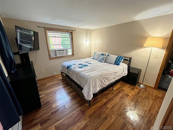 5th image of 218 Locke Rd