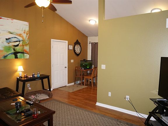 4th image of 2536 Greenwood Dr