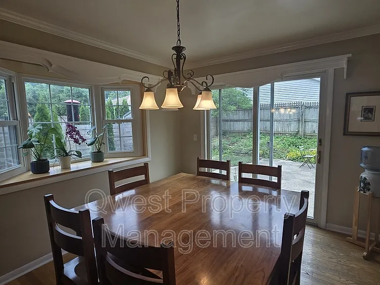2236 Elmwood Dr SE — Photo 5