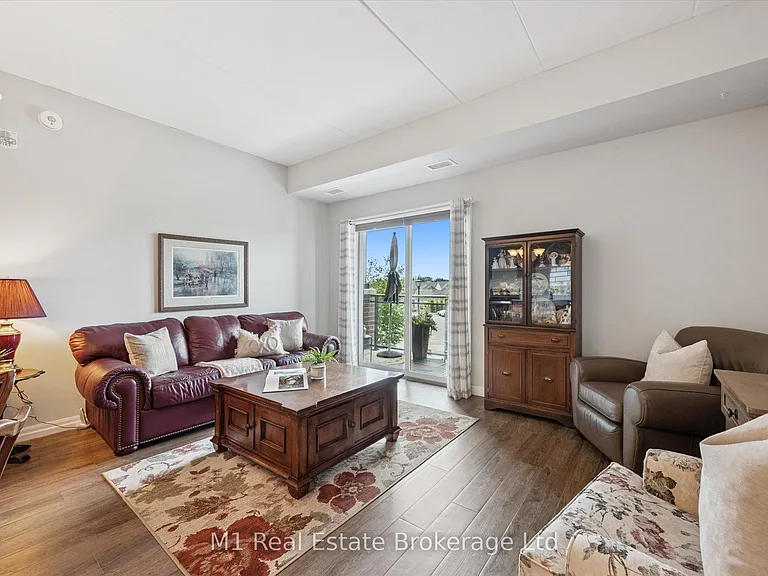 35 Kingsbury Sq #215 — Photo 11