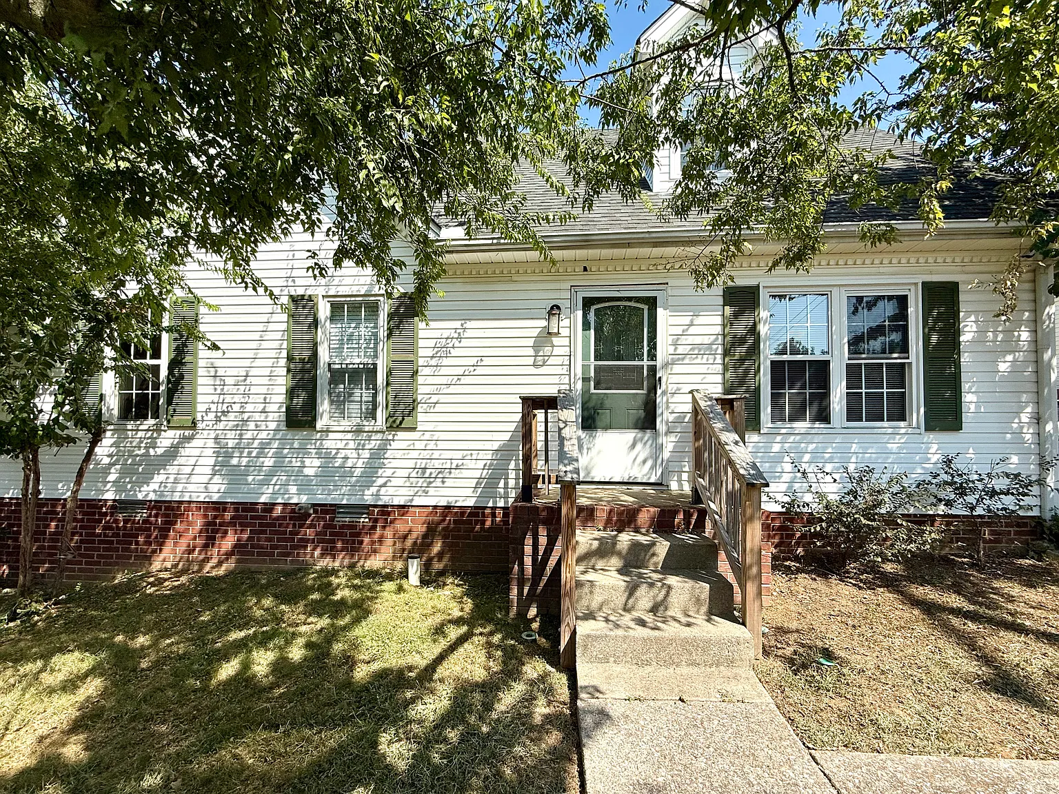 1640 Liberty Hill Dr — Photo 1