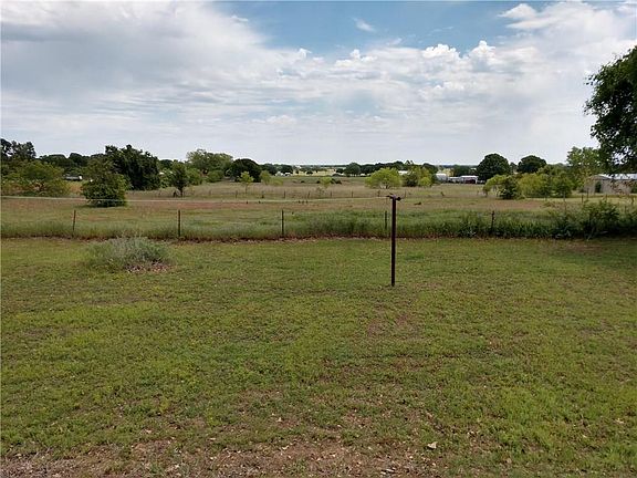 5th image of 221 County Road 3215