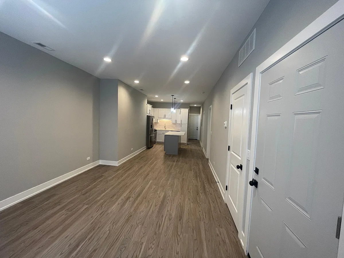 Open concept living and dining room - 3617 W Shakespeare Ave #1