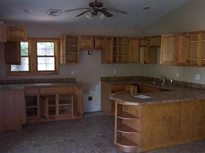 4th image of 1590 Glenview Ave