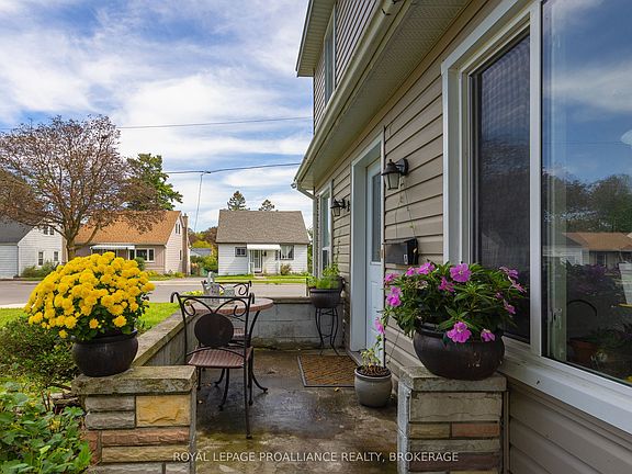 5th image of 2 Dunkirk Ave