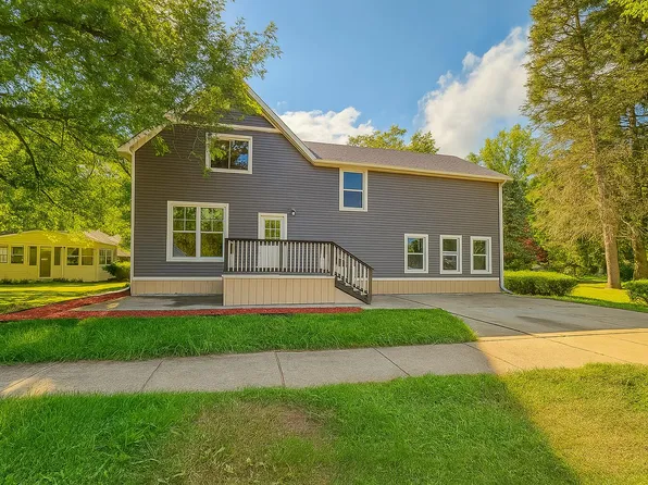 412 S 15th St, Chesterton, IN 46304