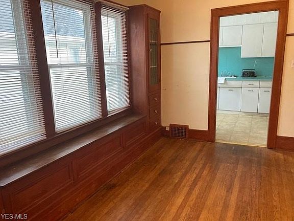 5th image of 2061 Lewis Dr