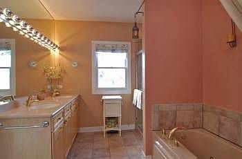 4th image of 1725 W Belmont Ave APT G