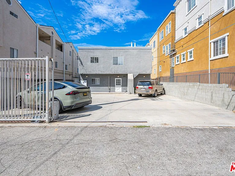 1820 S Barrington Ave #202 — Photo 19