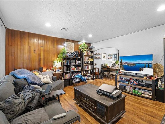 5th image of 441 N 1st St