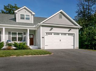 28 Longfellow Ln #15, Kennebunk, ME 04043